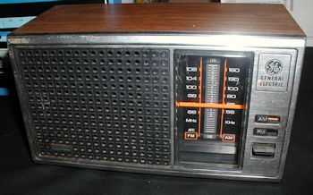 circa 1976 GE AM/FM Radio